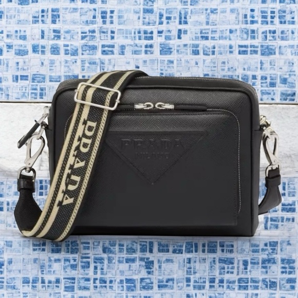 🆕PRADA Bandiliera Black Saffiano Logo Embossed Crossbody Camera Bag SHW • UNISEX - Picture 1 of 11